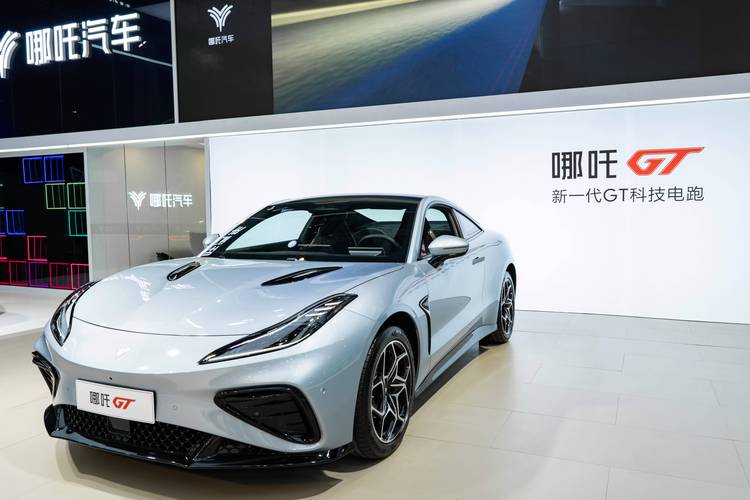 广州149哪吒汽车在智能汽车领域的表现，领途汽车在新能源汽车市场中的影响力